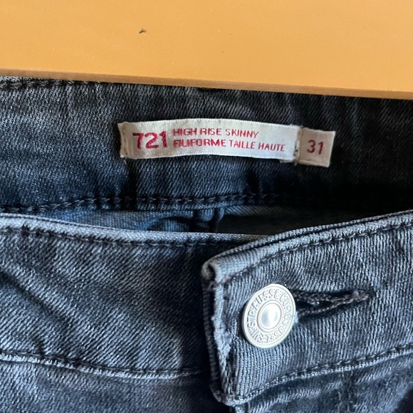 Levi’s 721 High Rise Skinny Jeans True Grit Soft Black Size 31 Premium Denim - Picture 2 of 16